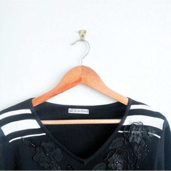 Fashion Sweater Black White Stripes Lace Flowers Beaded Women's S V-Neck - Picture 4 of 8